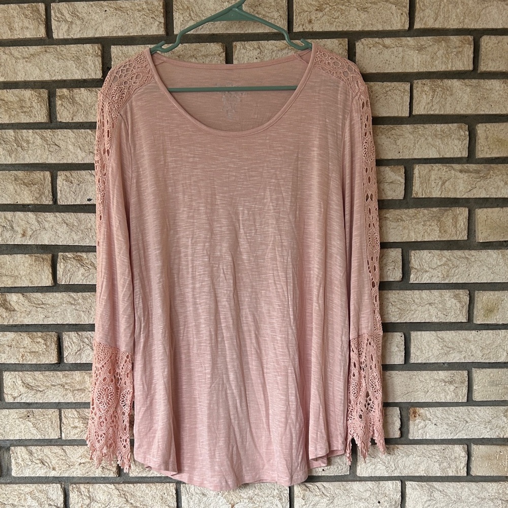 Chic Lace Sleeve Women's Blouse in Soft Pink